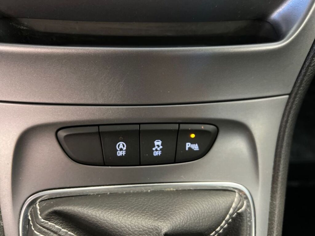 Opel Astra 2018 Punainen