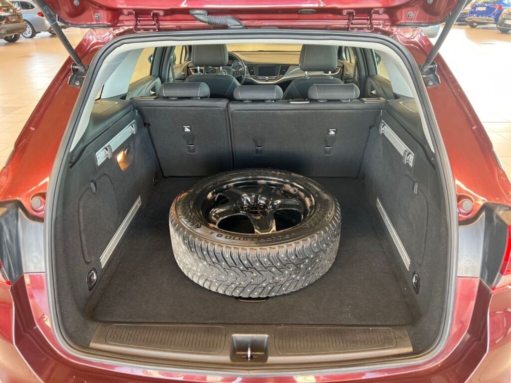 Opel Astra 2018 Punainen