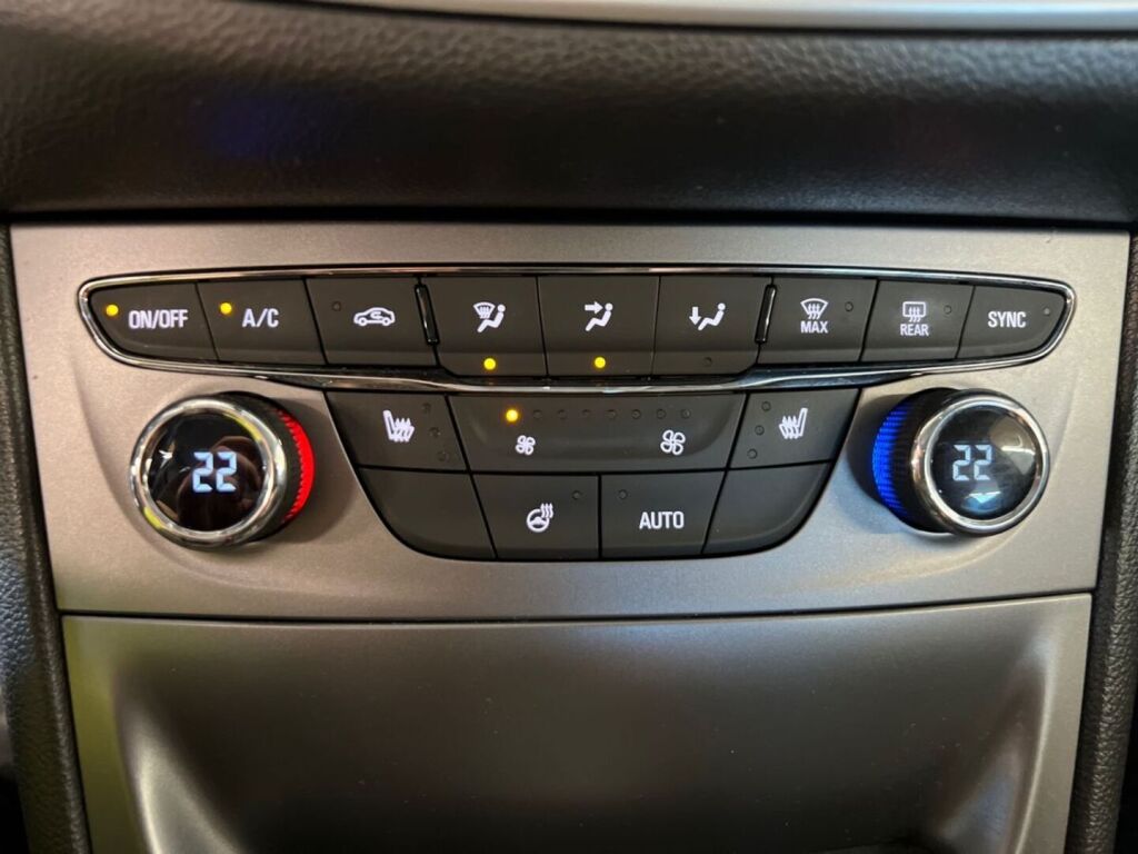 Opel Astra 2018 Punainen