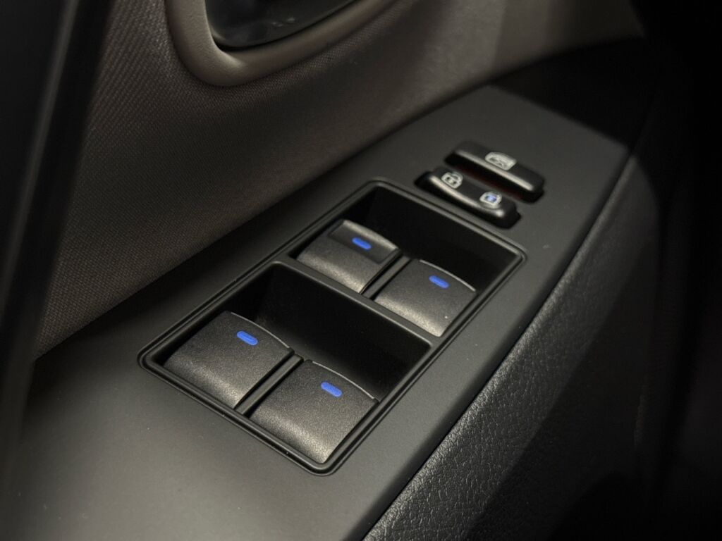 Toyota Avensis 2018 Harmaa