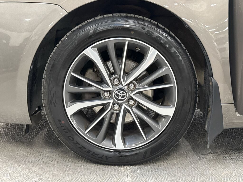 Toyota Avensis 2018 Harmaa