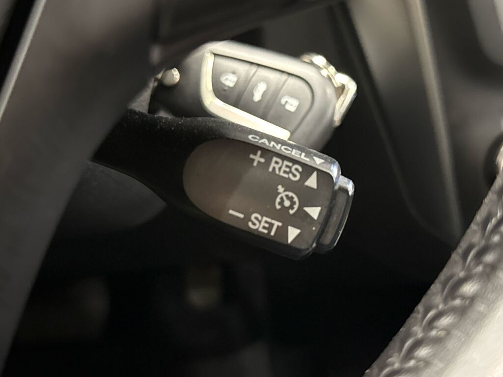 Toyota Avensis 2018 Harmaa