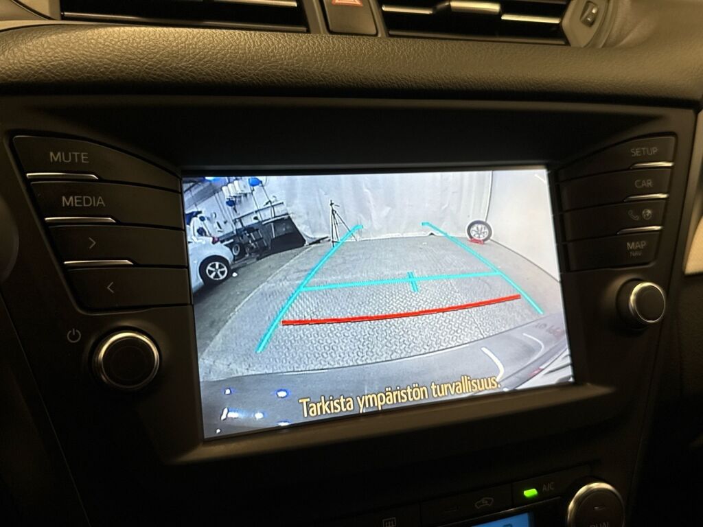 Toyota Avensis 2018 Harmaa