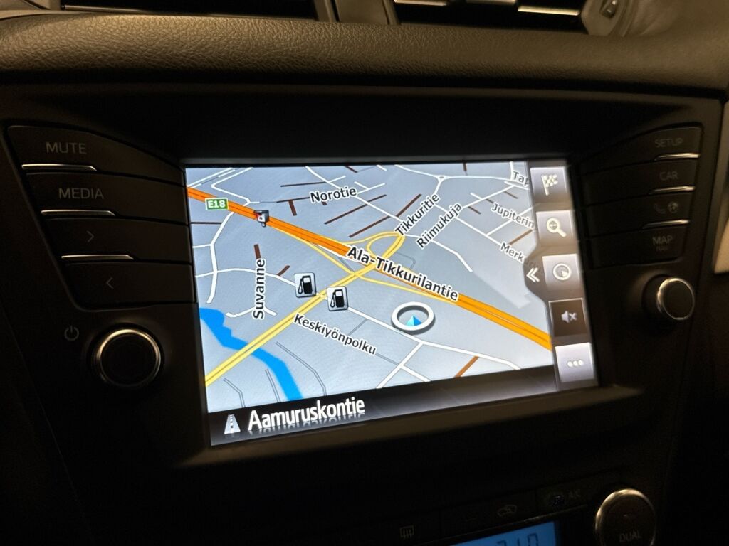 Toyota Avensis 2018 Harmaa