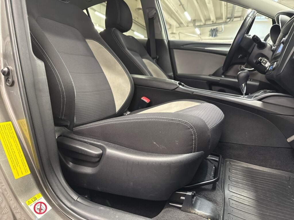Toyota Avensis 2018 Harmaa