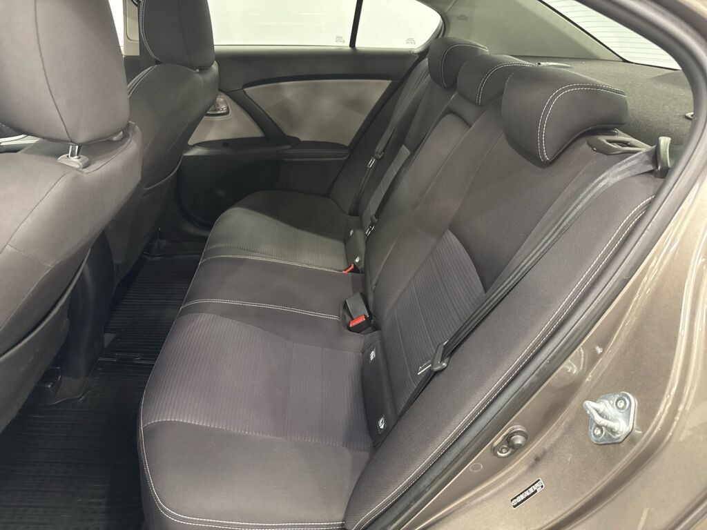 Toyota Avensis 2018 Harmaa