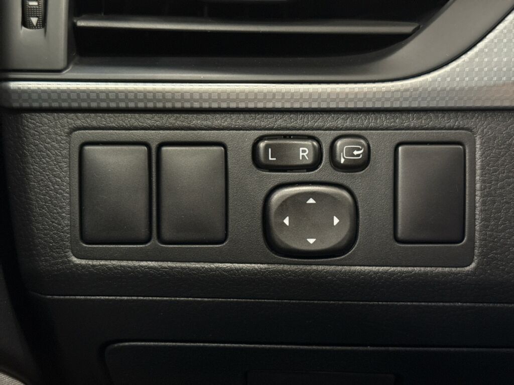 Toyota Avensis 2018 Harmaa