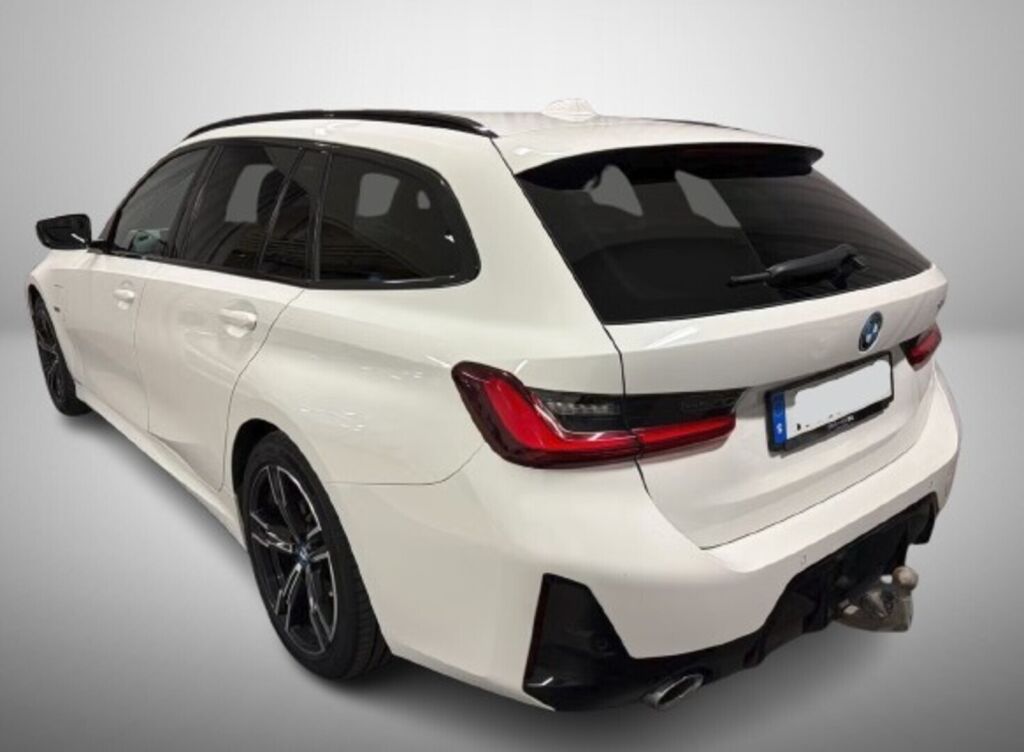 BMW 330 2023 Valkoinen