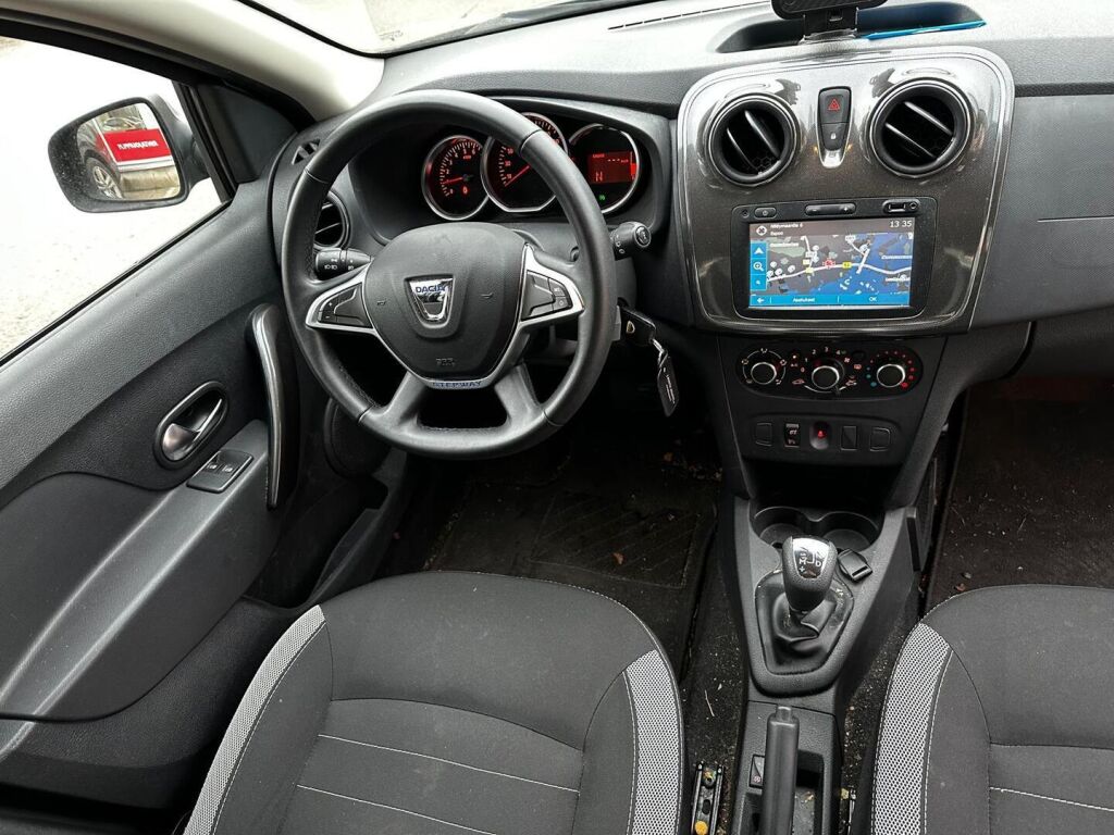 Dacia Sandero 2018 Musta