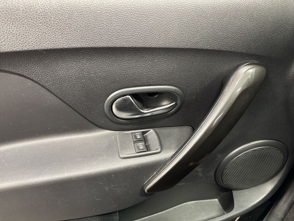 Dacia Sandero 2018 Musta