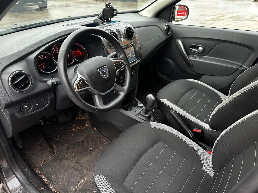 Dacia Sandero 2018 Musta