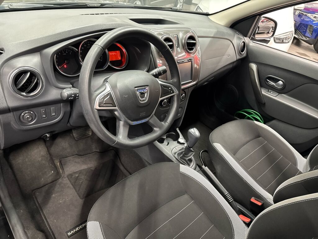 Dacia Sandero 2018 Musta