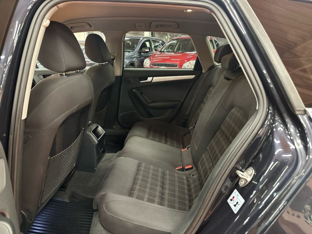 Audi A4 2014 Sininen