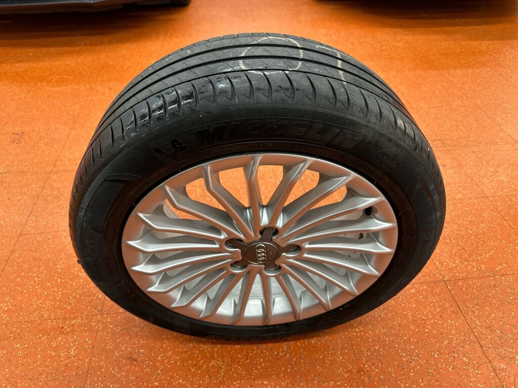 Audi A4 2014 Sininen