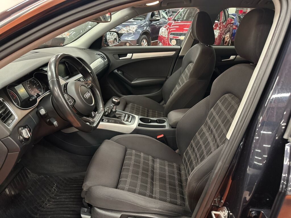 Audi A4 2014 Sininen