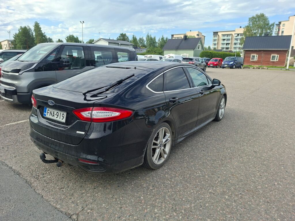 Ford Mondeo 2015 Musta