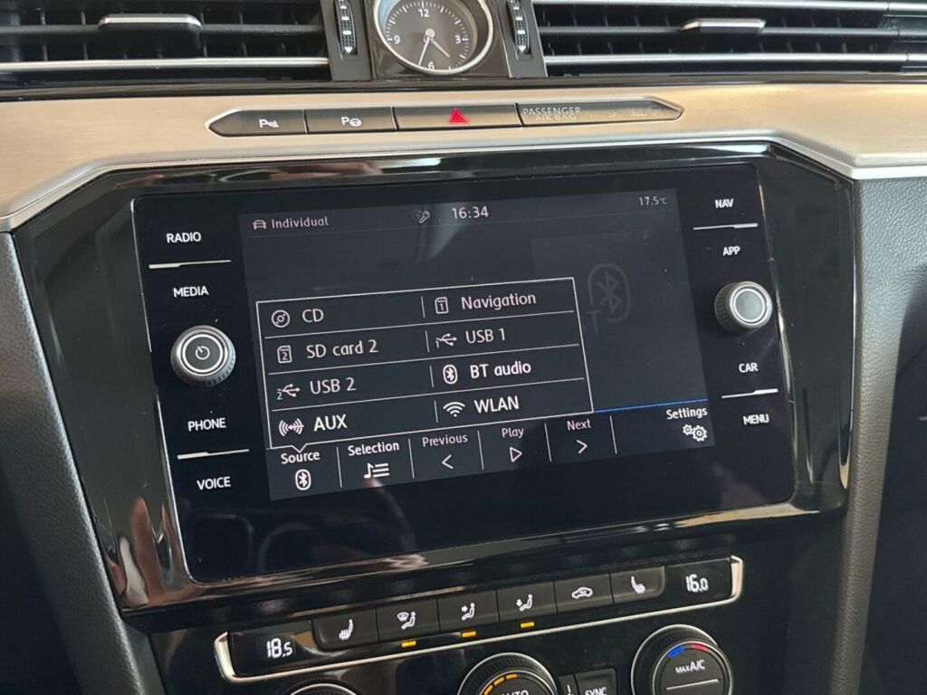 Volkswagen Passat 2018 Sininen