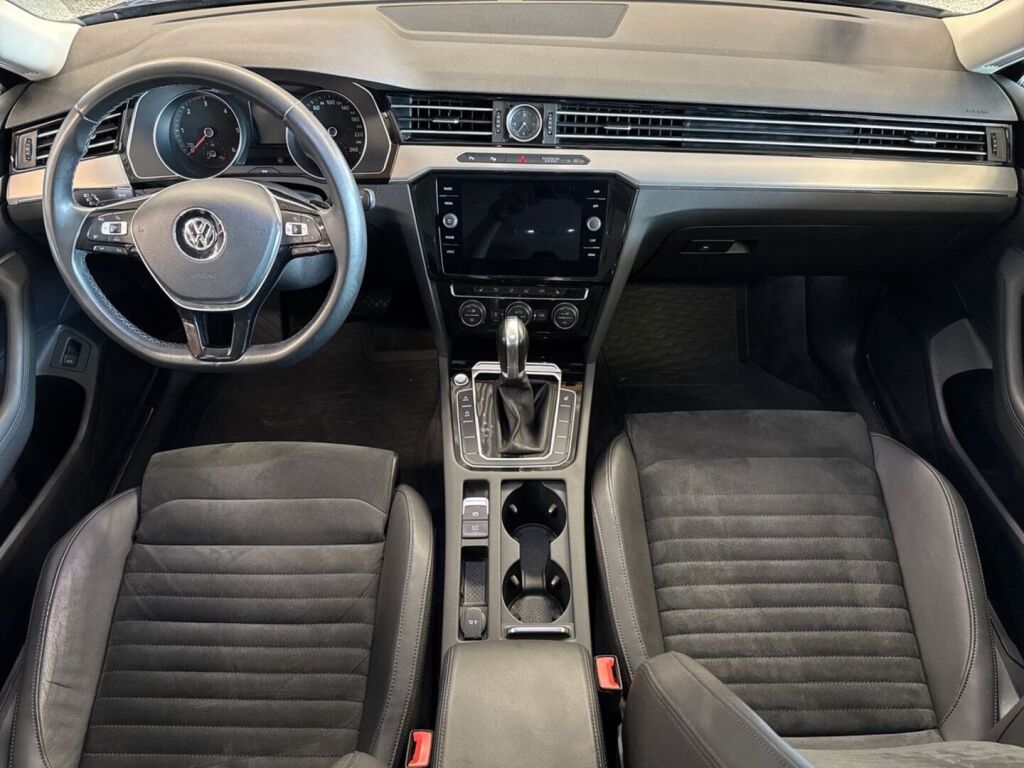 Volkswagen Passat 2018 Sininen