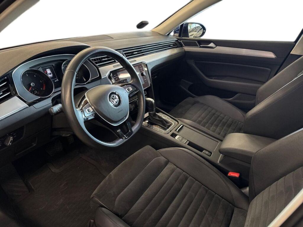 Volkswagen Passat 2018 Sininen