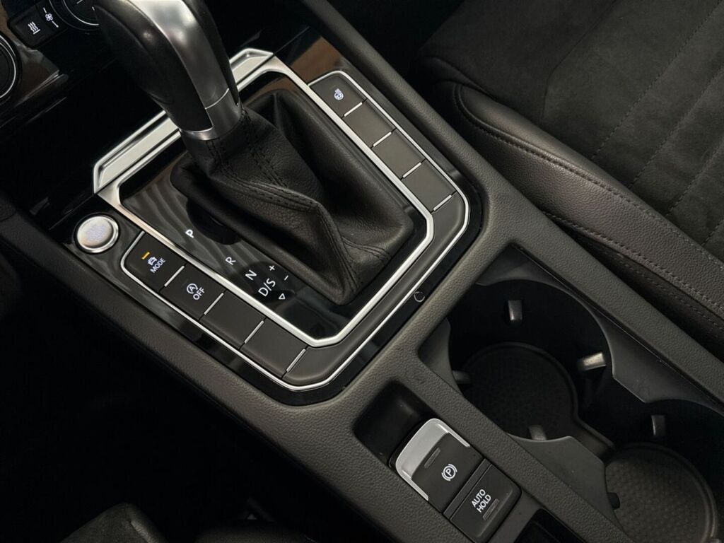 Volkswagen Passat 2018 Sininen
