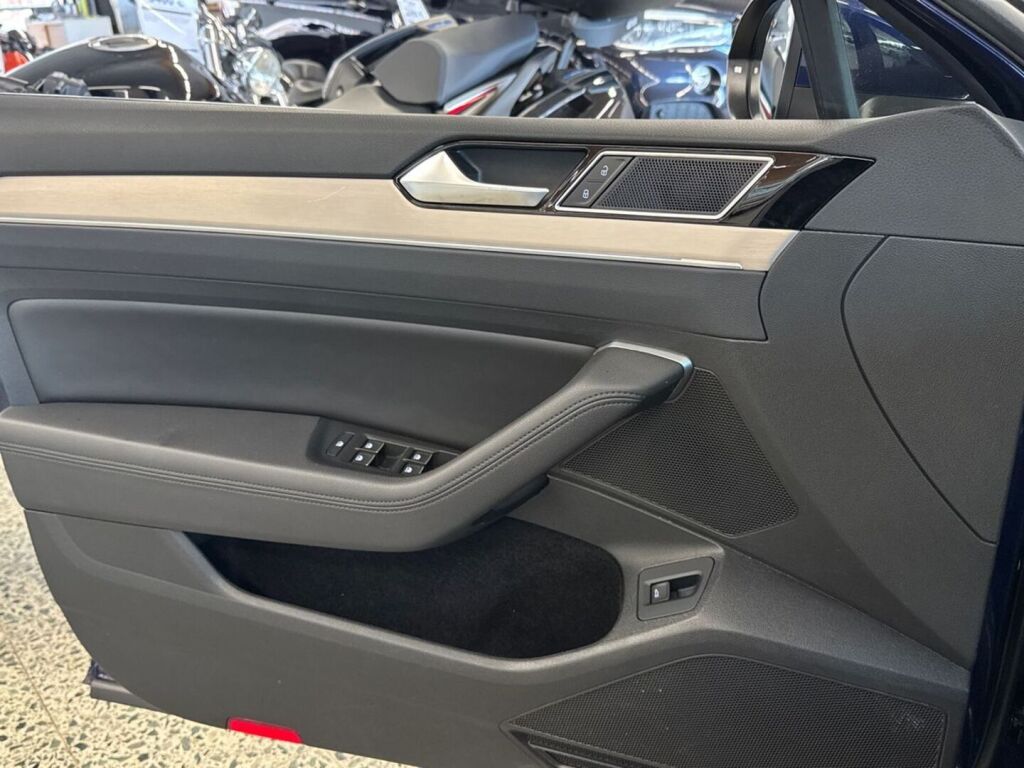 Volkswagen Passat 2018 Sininen