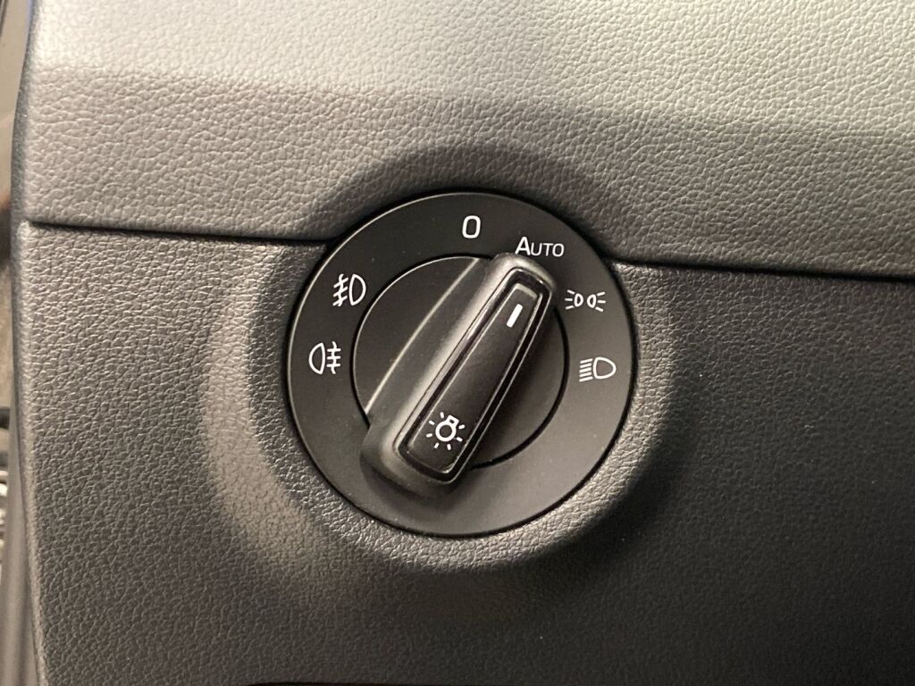 Skoda Octavia 2018 Musta
