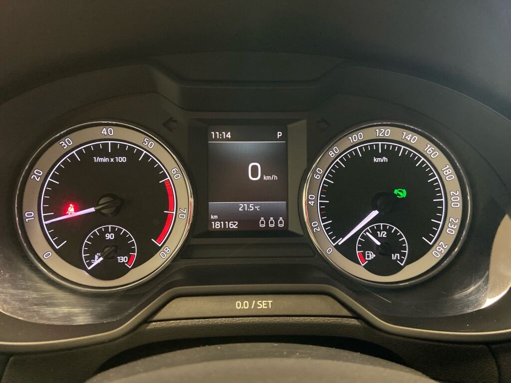 Skoda Octavia 2018 Musta