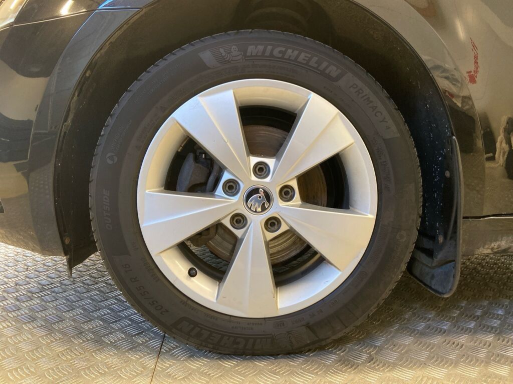 Skoda Octavia 2018 Musta