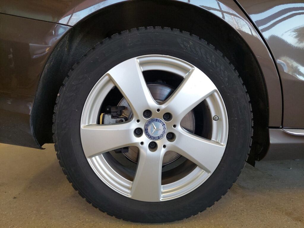 Mercedes-Benz C 2015 Ruskea (beige)