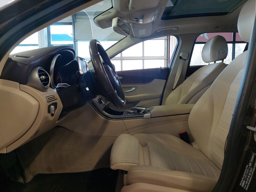 Mercedes-Benz C 2015 Ruskea (beige)