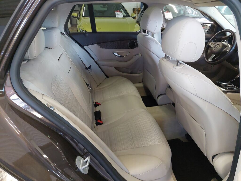 Mercedes-Benz C 2015 Ruskea (beige)