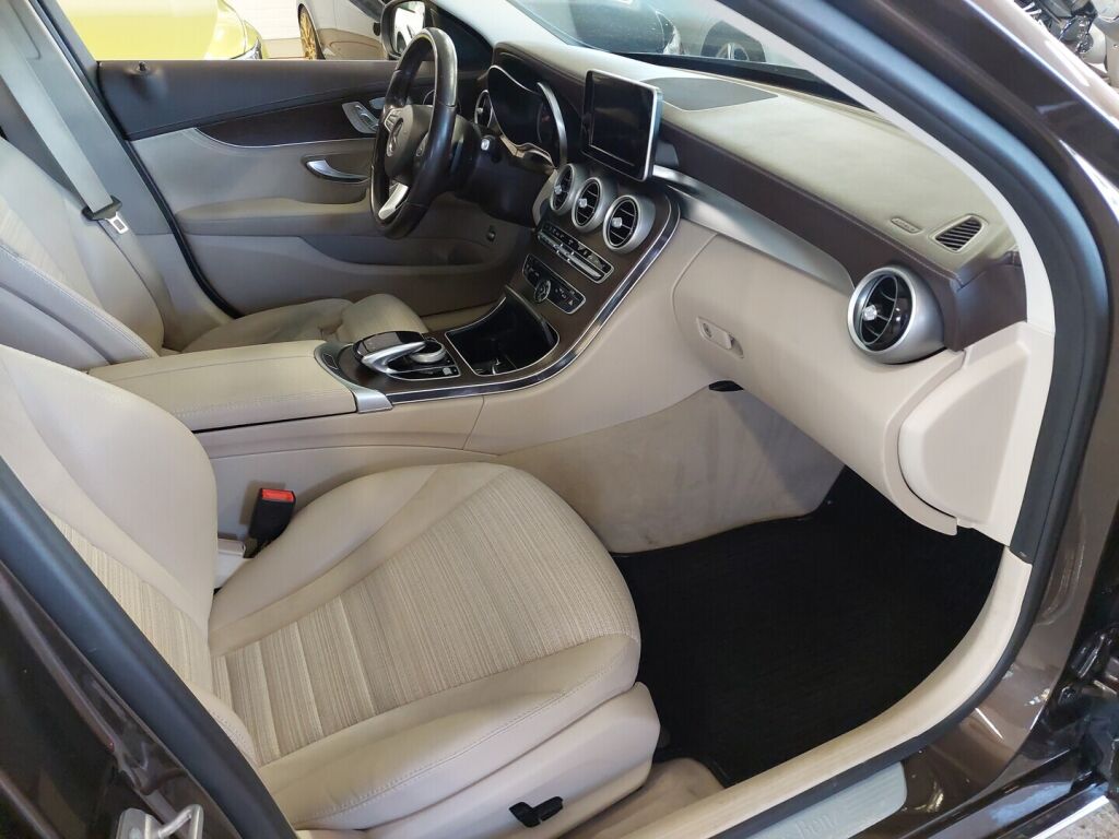 Mercedes-Benz C 2015 Ruskea (beige)