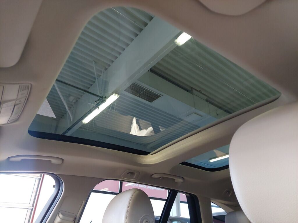 Mercedes-Benz C 2015 Ruskea (beige)