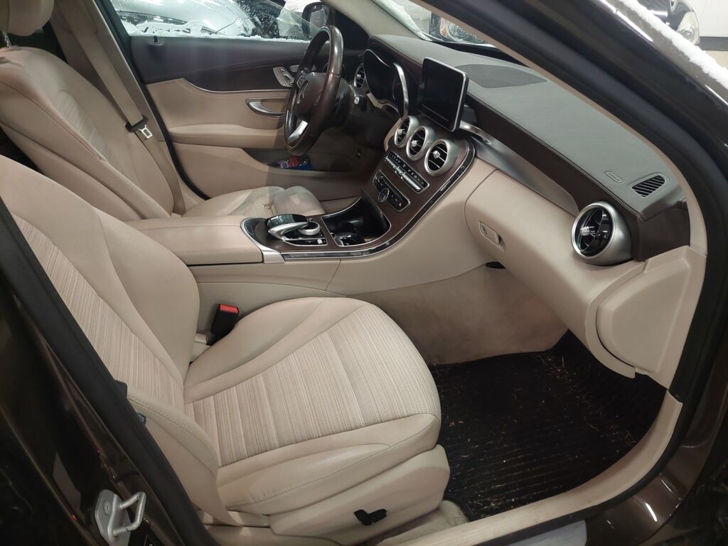 Mercedes-Benz C 2015 Ruskea (beige)