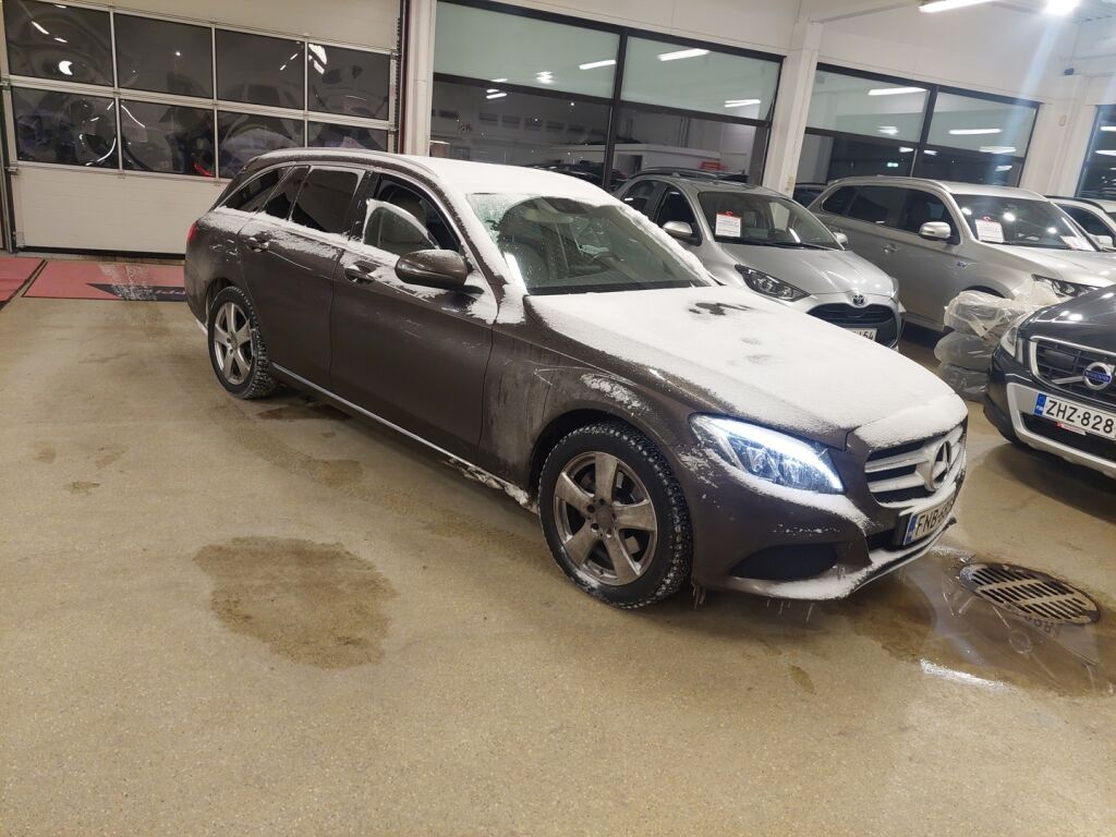 Mercedes-Benz C 2015 Ruskea (beige)