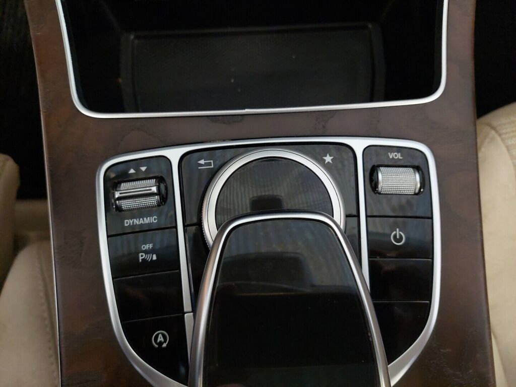 Mercedes-Benz C 2015 Ruskea (beige)