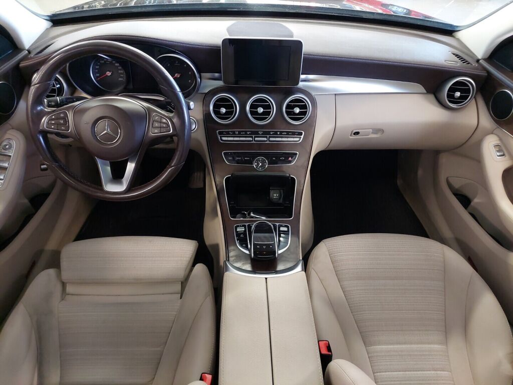 Mercedes-Benz C 2015 Ruskea (beige)