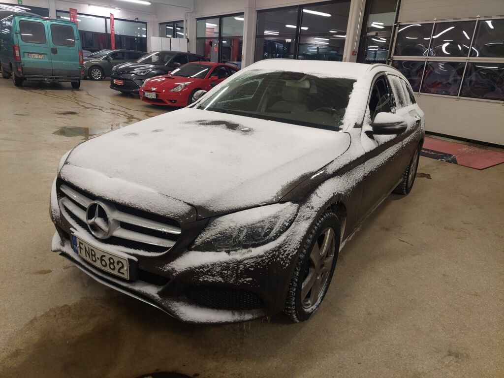 Mercedes-Benz C 2015 Ruskea (beige)