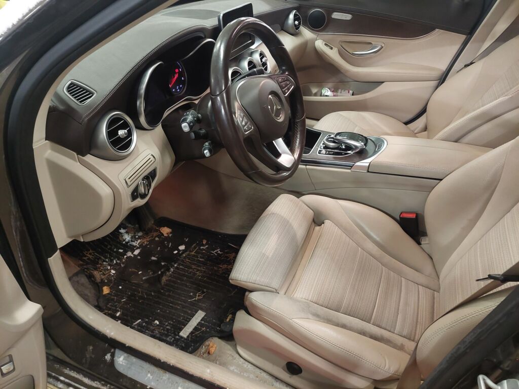 Mercedes-Benz C 2015 Ruskea (beige)