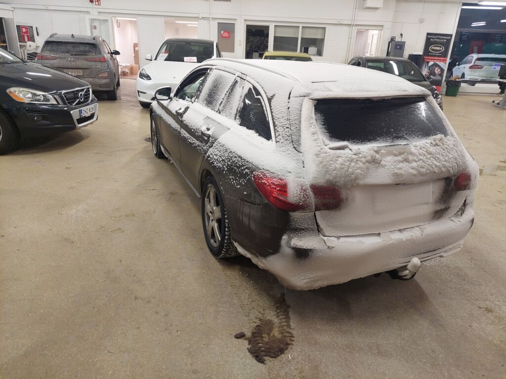 Mercedes-Benz C 2015 Ruskea (beige)