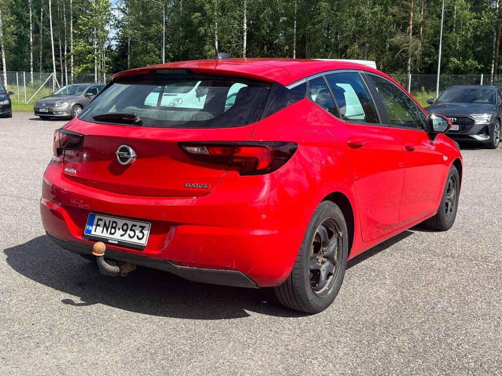 Opel Astra 2017 Punainen