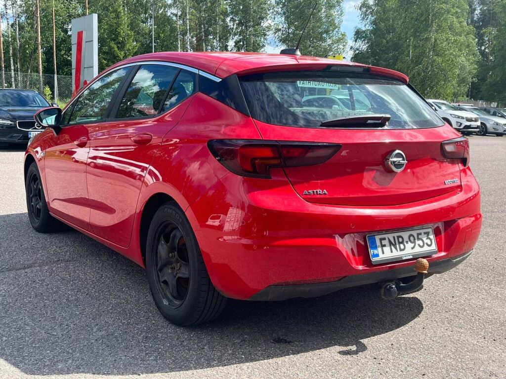 Opel Astra 2017 Punainen