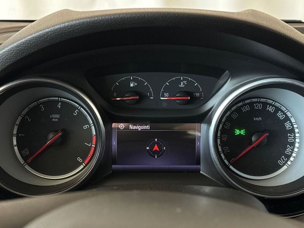 Opel Astra 2018 Punainen