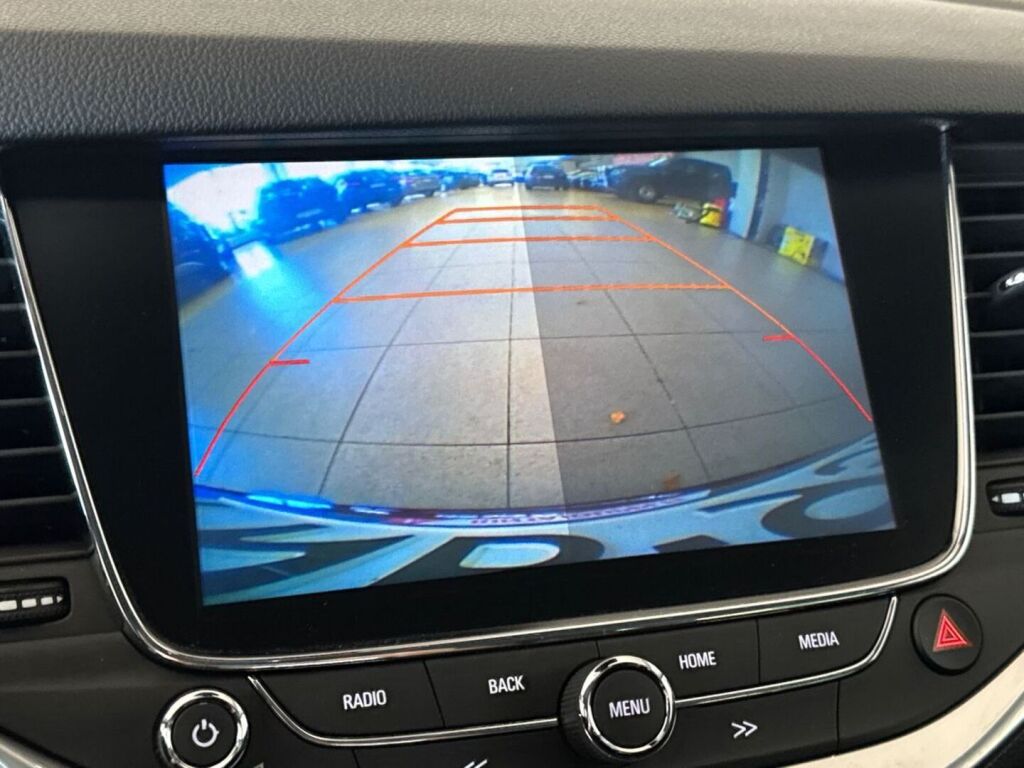 Opel Astra 2018 Punainen
