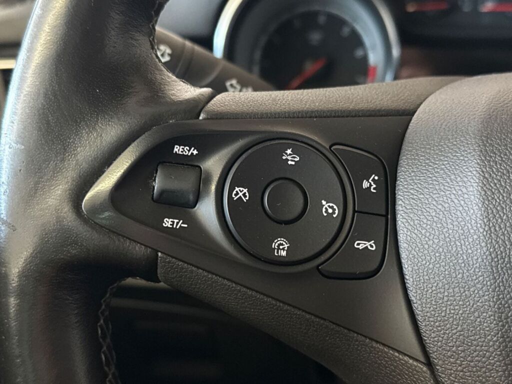 Opel Astra 2018 Punainen