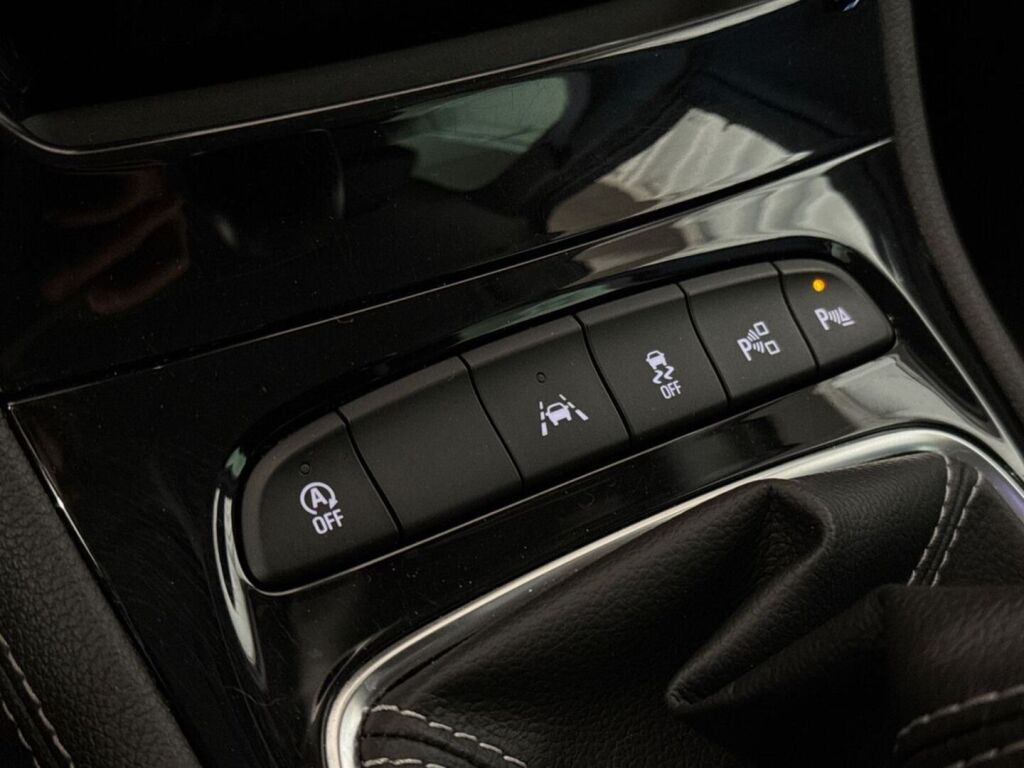 Opel Astra 2018 Punainen