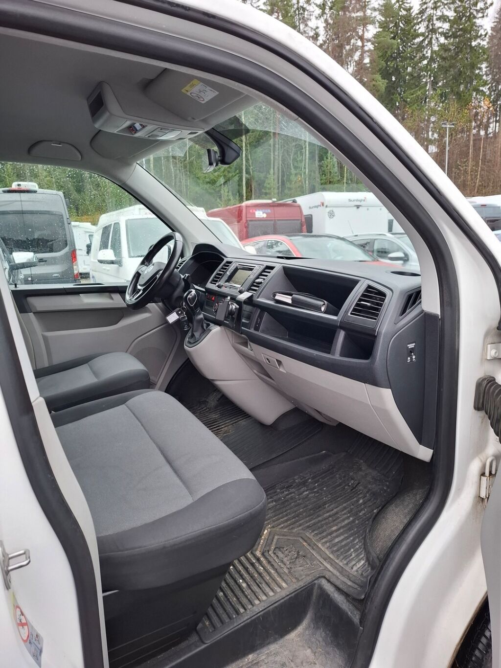 Volkswagen Transporter 2018 Valkoinen