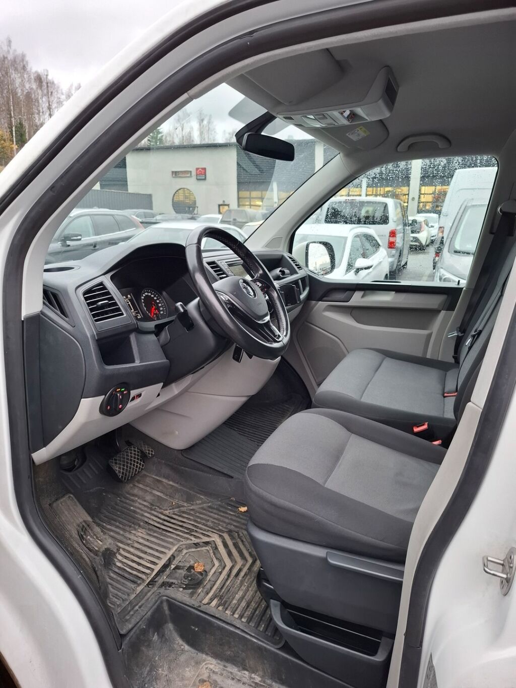Volkswagen Transporter 2018 Valkoinen