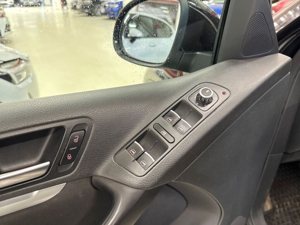 Volkswagen Tiguan 2012 Musta