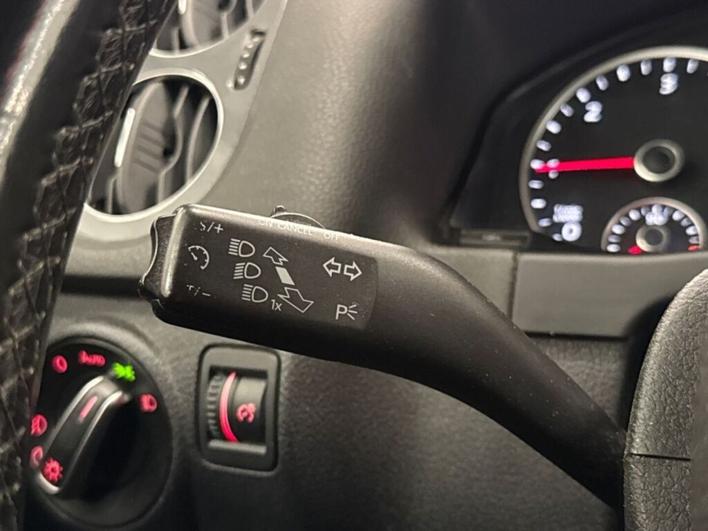 Volkswagen Tiguan 2012 Musta